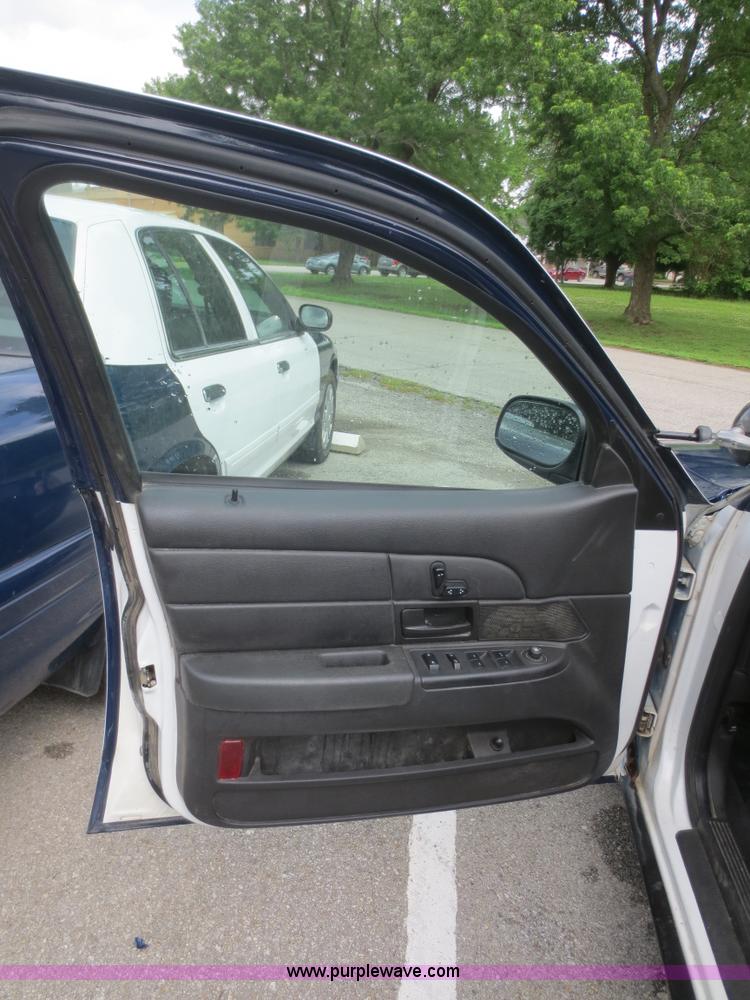 image for item F6962 2010 Ford Crown Victoria Police Interceptor
