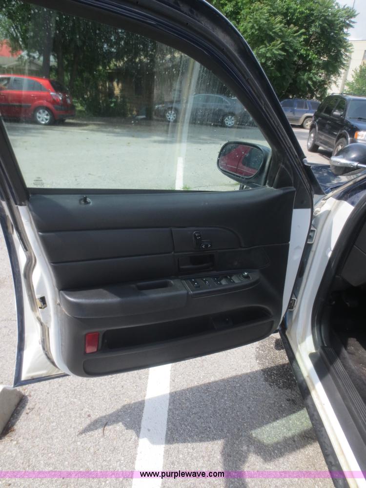 image for item F6963 2010 Ford Crown Victoria Police Interceptor