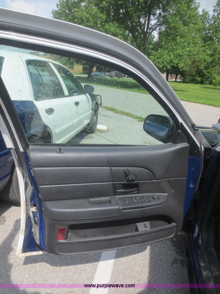 image for item F6966 2007 Ford Crown Victoria Police Interceptor