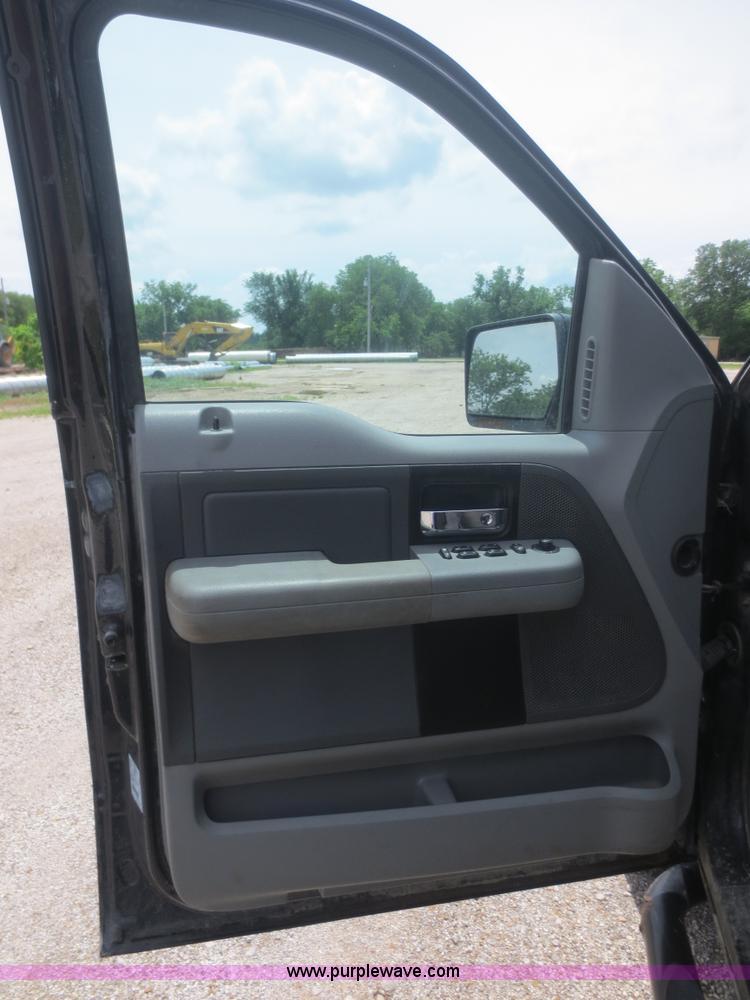 image for item F6967 2005 Ford F150 SuperCrew pickup truck