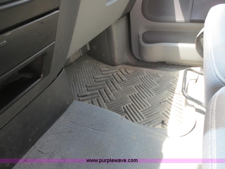 image for item F6967 2005 Ford F150 SuperCrew pickup truck