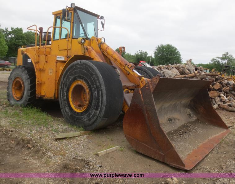 image for item F6970 1981 John Deere JD844 wheel loader