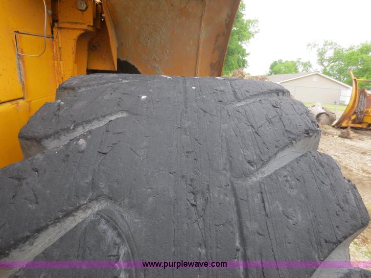 image for item F6970 1981 John Deere JD844 wheel loader