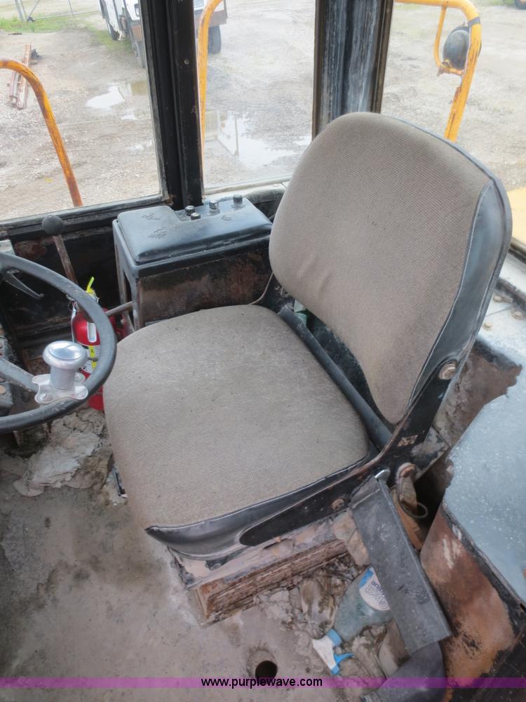 image for item F6970 1981 John Deere JD844 wheel loader