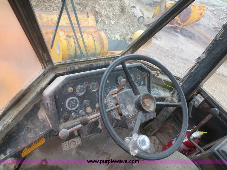 image for item F6970 1981 John Deere JD844 wheel loader