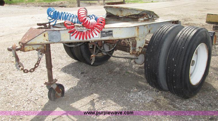 image for item F7389 1987 Fruehauf fifth wheel dolly