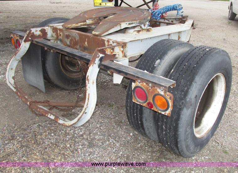 image for item F7389 1987 Fruehauf fifth wheel dolly