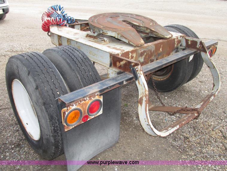 image for item F7389 1987 Fruehauf fifth wheel dolly