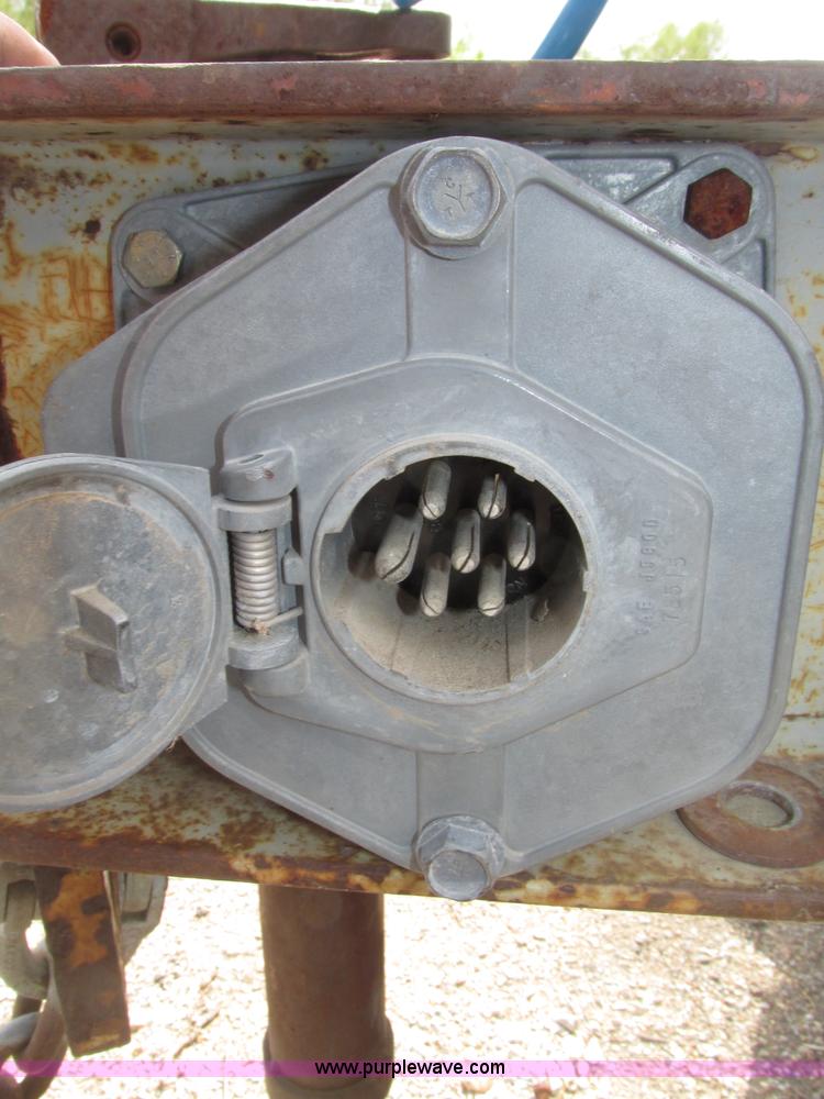 image for item F7389 1987 Fruehauf fifth wheel dolly