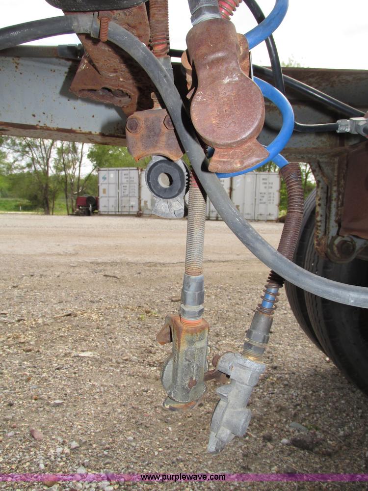 image for item F7389 1987 Fruehauf fifth wheel dolly