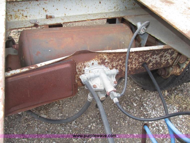 image for item F7389 1987 Fruehauf fifth wheel dolly