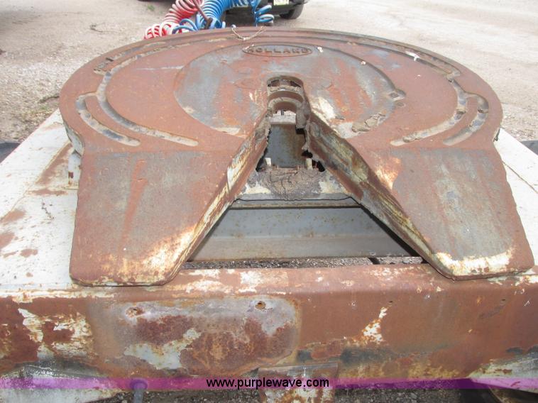 image for item F7389 1987 Fruehauf fifth wheel dolly