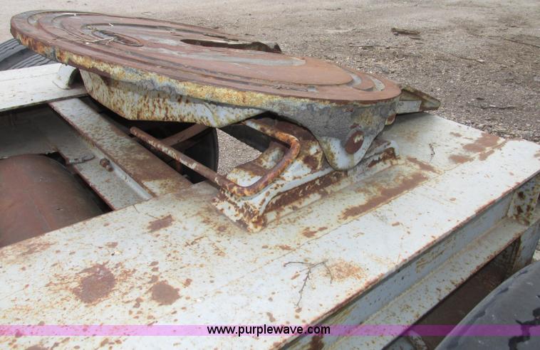 image for item F7389 1987 Fruehauf fifth wheel dolly