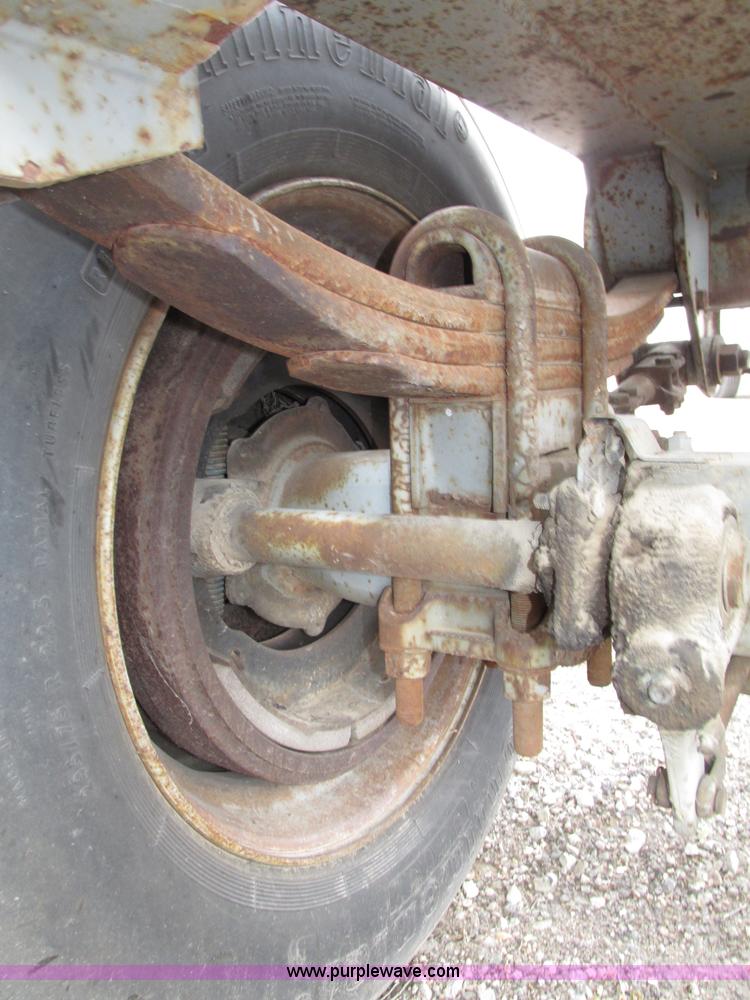 image for item F7389 1987 Fruehauf fifth wheel dolly