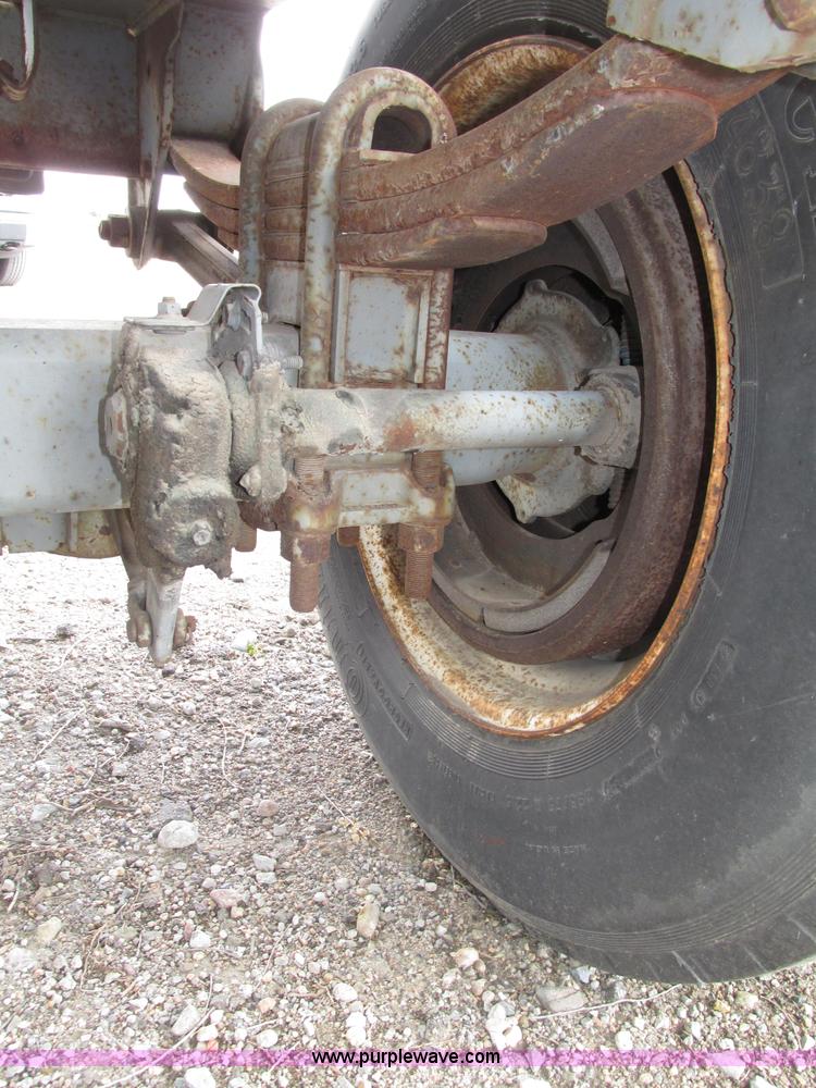 image for item F7389 1987 Fruehauf fifth wheel dolly