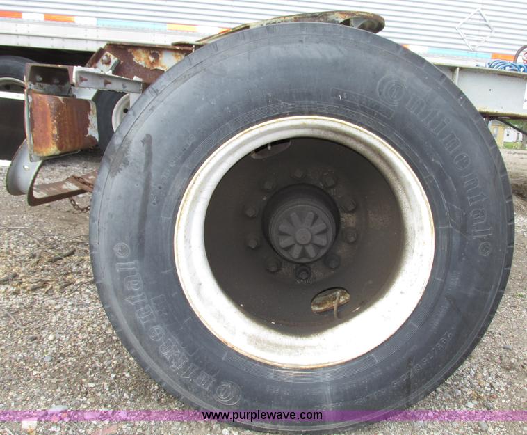 image for item F7389 1987 Fruehauf fifth wheel dolly