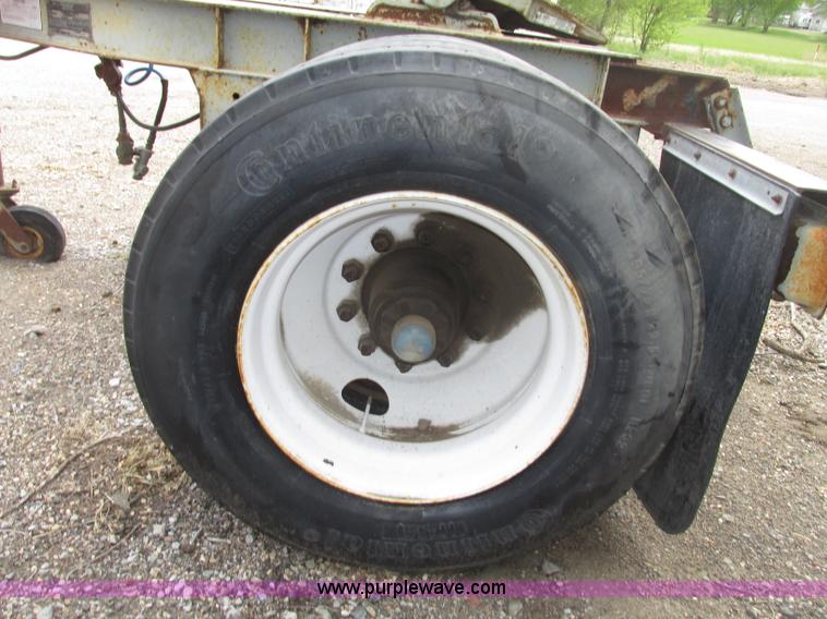 image for item F7389 1987 Fruehauf fifth wheel dolly