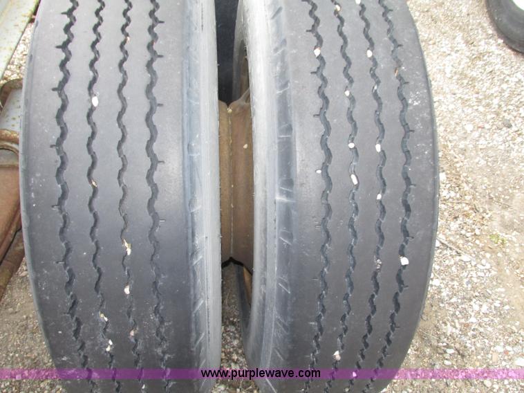 image for item F7389 1987 Fruehauf fifth wheel dolly