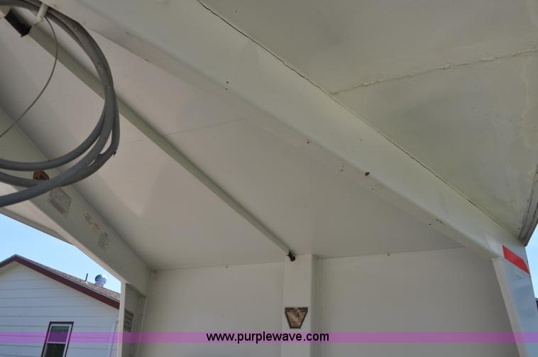 image for item G6477 1999 Sundowner horse trailer