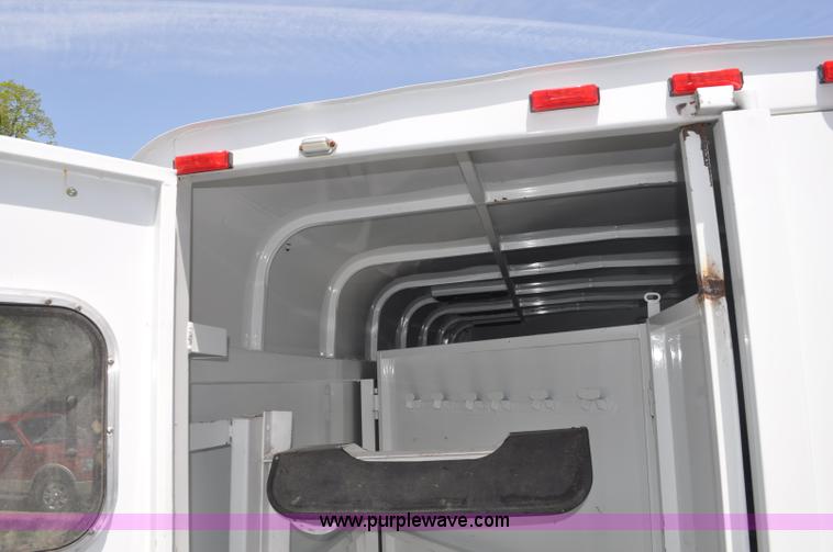 image for item G6477 1999 Sundowner horse trailer