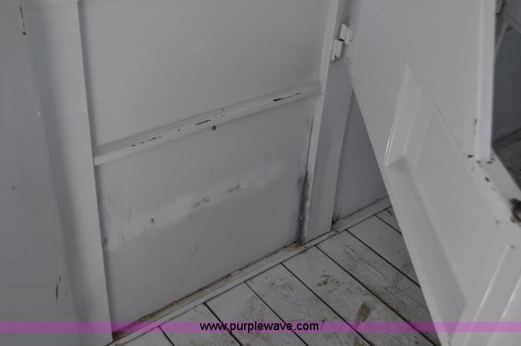 image for item G6477 1999 Sundowner horse trailer