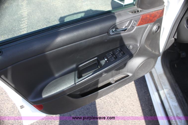image for item H2119 2010 Chevrolet Impala LT