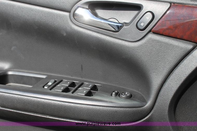 image for item H2119 2010 Chevrolet Impala LT