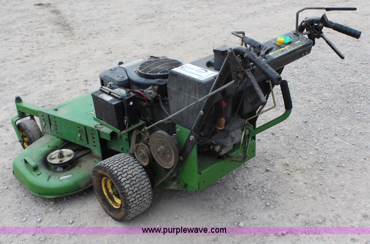 image for item H2695 1997 John Deere GS75 walk-behind self-propelled lawn mower