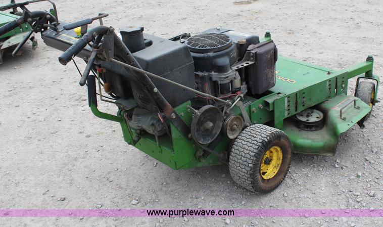 image for item H2695 1997 John Deere GS75 walk-behind self-propelled lawn mower