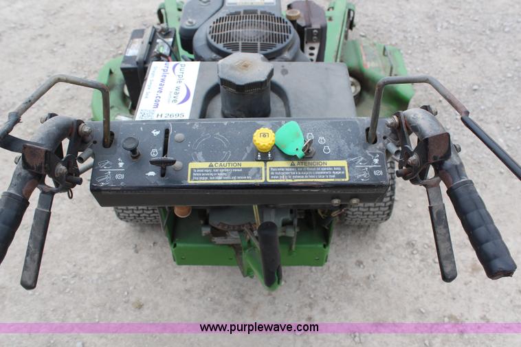 image for item H2695 1997 John Deere GS75 walk-behind self-propelled lawn mower