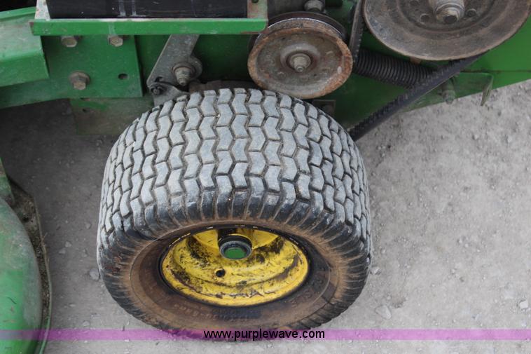 image for item H2695 1997 John Deere GS75 walk-behind self-propelled lawn mower