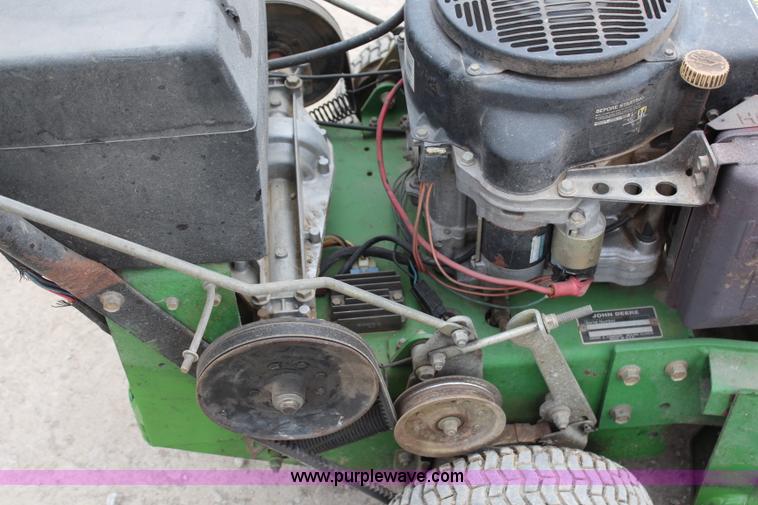 image for item H2695 1997 John Deere GS75 walk-behind self-propelled lawn mower