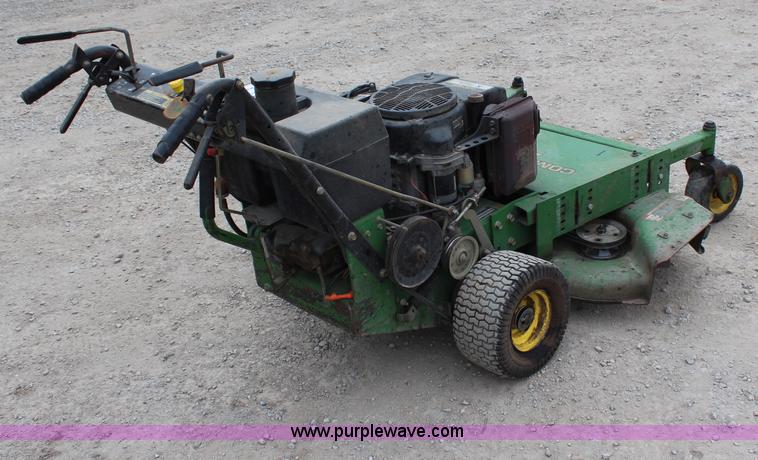 image for item H2696 1997 John Deere GS75 walk-behind self-propelled lawn mower