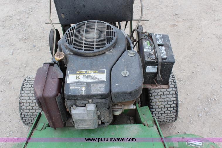 image for item H2696 1997 John Deere GS75 walk-behind self-propelled lawn mower