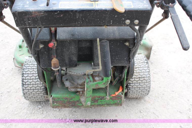 image for item H2696 1997 John Deere GS75 walk-behind self-propelled lawn mower