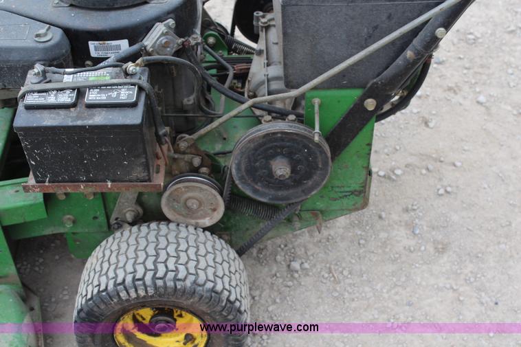 image for item H2696 1997 John Deere GS75 walk-behind self-propelled lawn mower