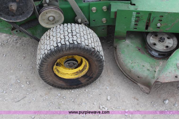 image for item H2696 1997 John Deere GS75 walk-behind self-propelled lawn mower