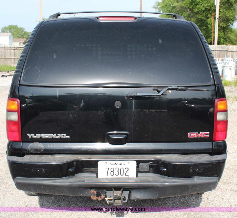image for item H2708 2003 GMC Yukon Denali XL SUV
