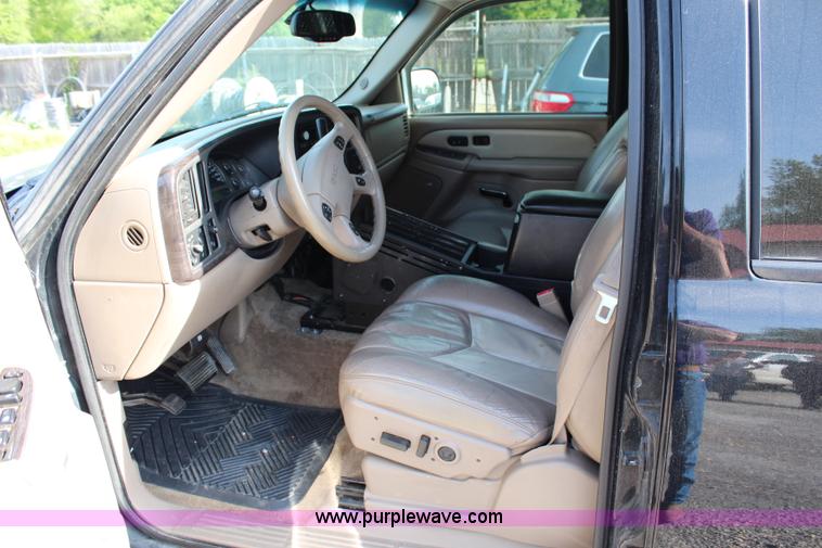 image for item H2708 2003 GMC Yukon Denali XL SUV