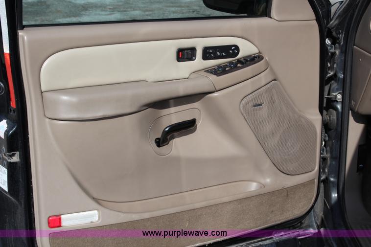 image for item H2708 2003 GMC Yukon Denali XL SUV