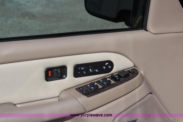 image for item H2708 2003 GMC Yukon Denali XL SUV