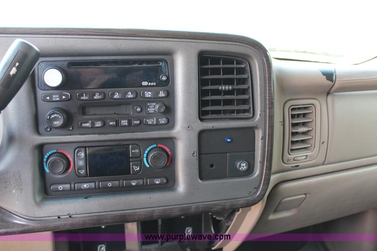 image for item H2708 2003 GMC Yukon Denali XL SUV