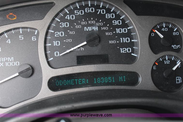 image for item H2708 2003 GMC Yukon Denali XL SUV