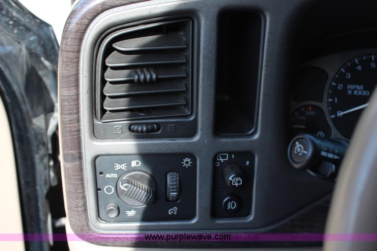 image for item H2708 2003 GMC Yukon Denali XL SUV