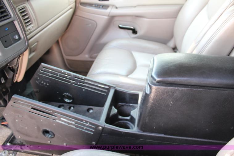 image for item H2708 2003 GMC Yukon Denali XL SUV