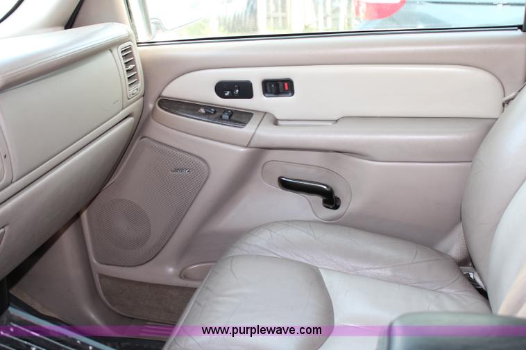 image for item H2708 2003 GMC Yukon Denali XL SUV