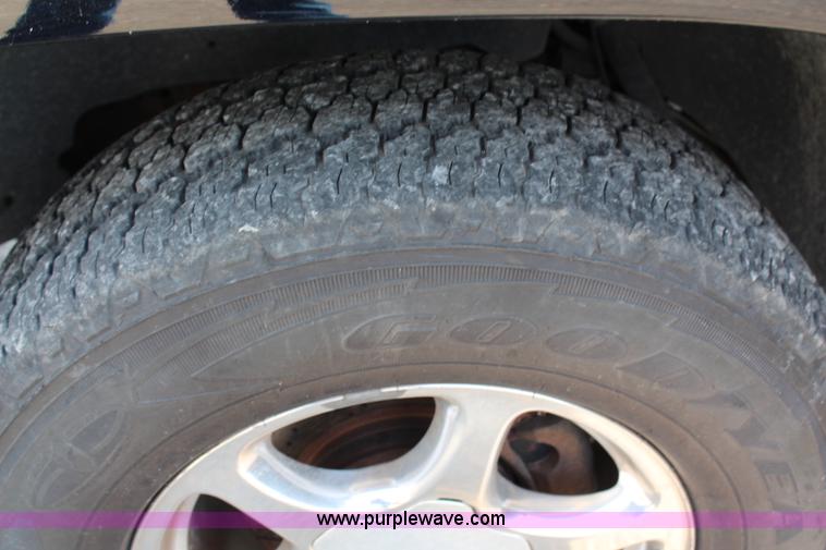 image for item H2708 2003 GMC Yukon Denali XL SUV