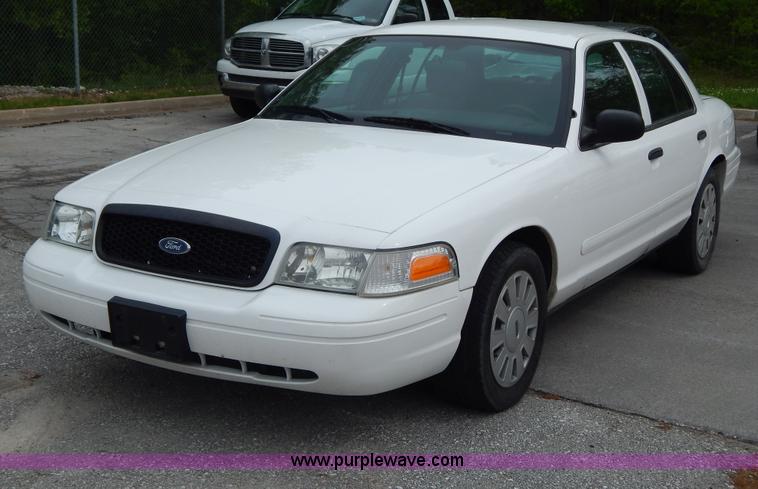 image for item H3374 2007 Ford Crown Victoria Police Interceptor