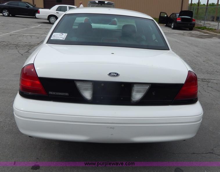 image for item H3374 2007 Ford Crown Victoria Police Interceptor