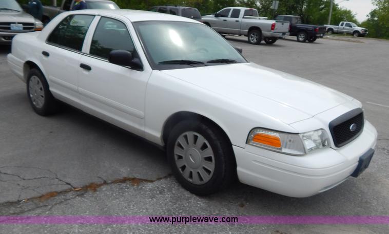image for item H3374 2007 Ford Crown Victoria Police Interceptor